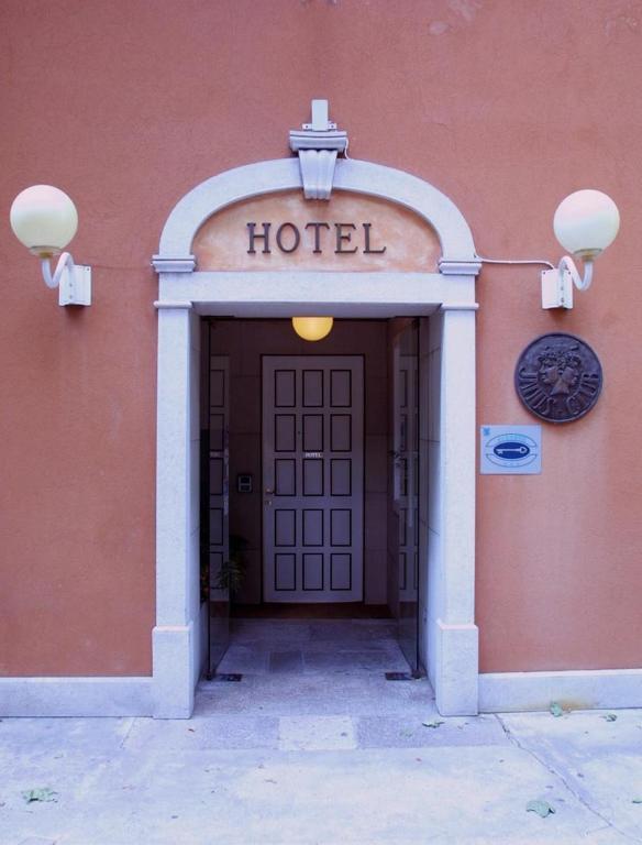 Doge Inn Ronchi Dei Legionari Exteriér fotografie